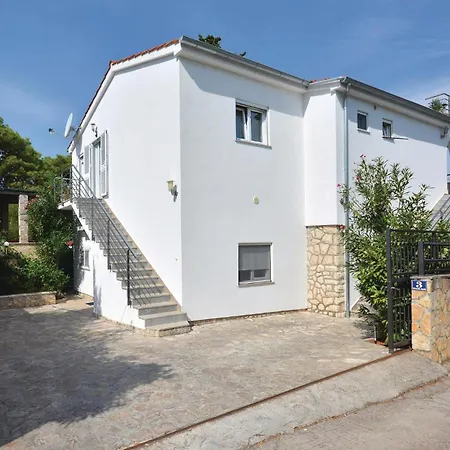 1 Bedroom Awesome In Apartment