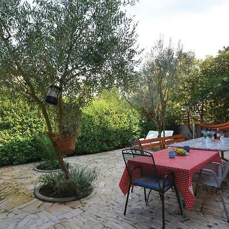 1 Bedroom Awesome In *