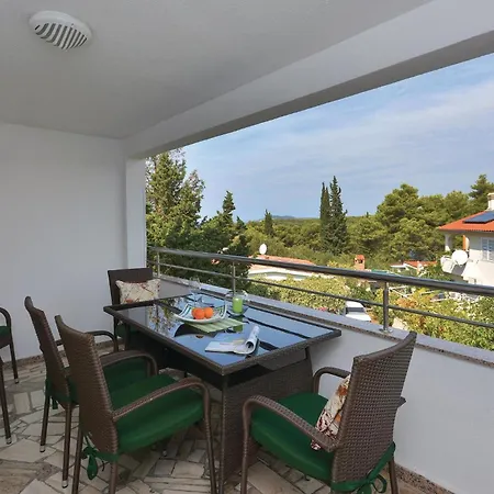 One-bedroom In 스타리 그라드